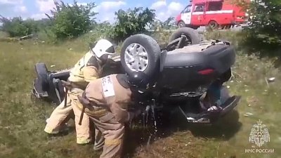 В Челябинской области автомобиль вылетел в кювет и перевернулся