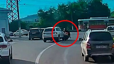 В Магнитогорске иномарка столкнулась с мотоциклом