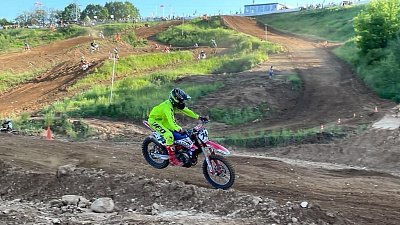 Гонщики Челябинска завоевали серебро этапа чемпионата России по мотокроссу