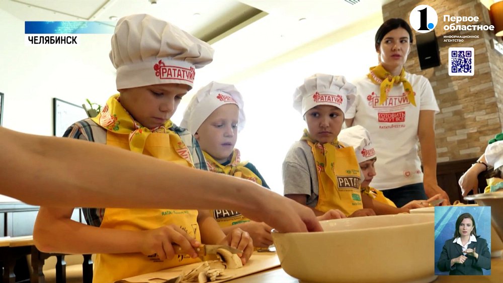 Дети-сироты приготовили пиццу и угостили ей Гошу Куценко