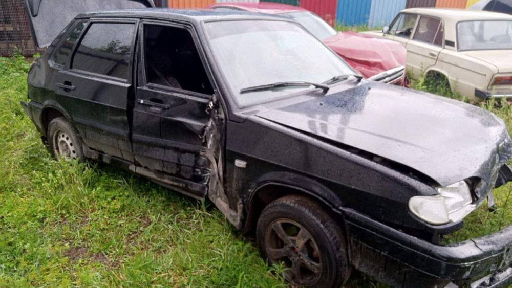 В Аргаяше 18-летний парень угнал автомобиль со спящим в салоне владельцем