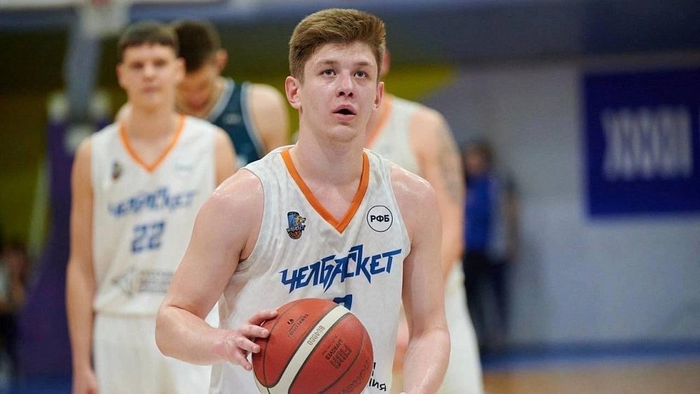 Баскетбольный клуб «Челбаскет» продлил контракт с защитником Никитой Грабаревым