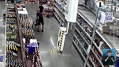 В Магнитогорске парочка похитила алкоголь