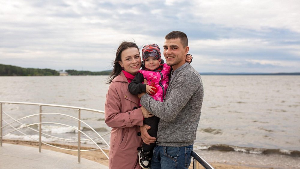 Спецназовец и воспитатель из Снежинска рассказали свою историю семьи