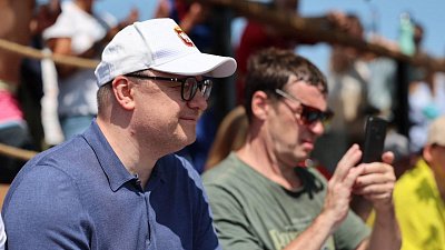 Алексей Текслер посетил финальные соревнования по вейкборду в Челябинске