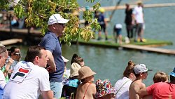 Алексей Текслер посетил финальные соревнования по вейкборду в Челябинске