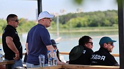 Алексей Текслер посетил финальные соревнования по вейкборду в Челябинске