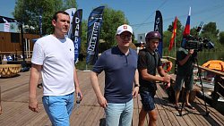 Алексей Текслер посетил финальные соревнования по вейкборду в Челябинске