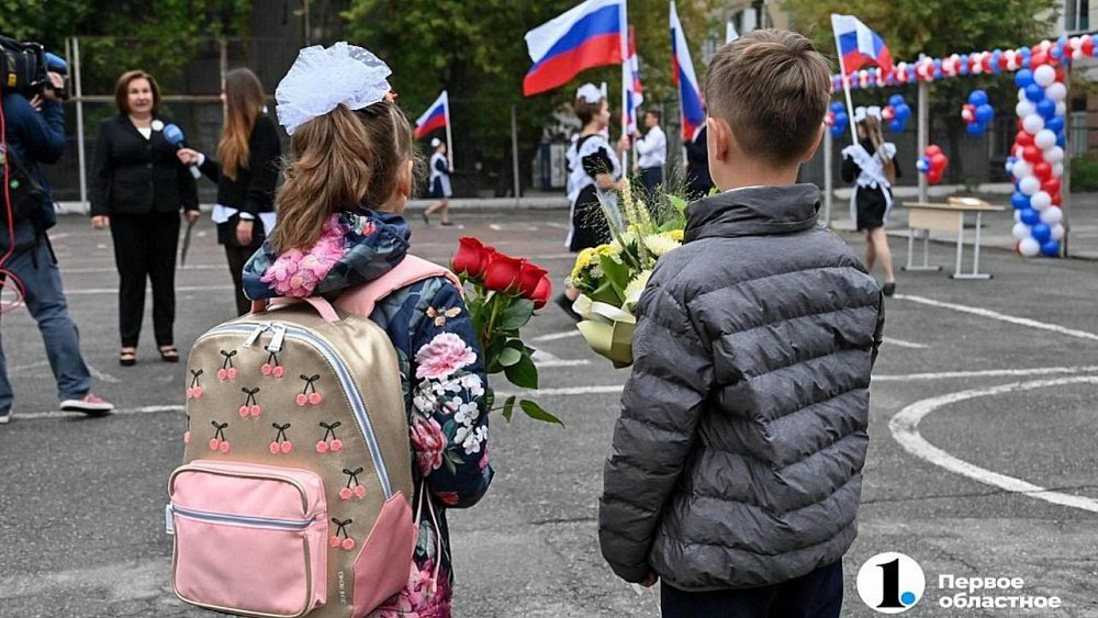 В Челябинске на учебу приняли более 14 тысяч первоклассников