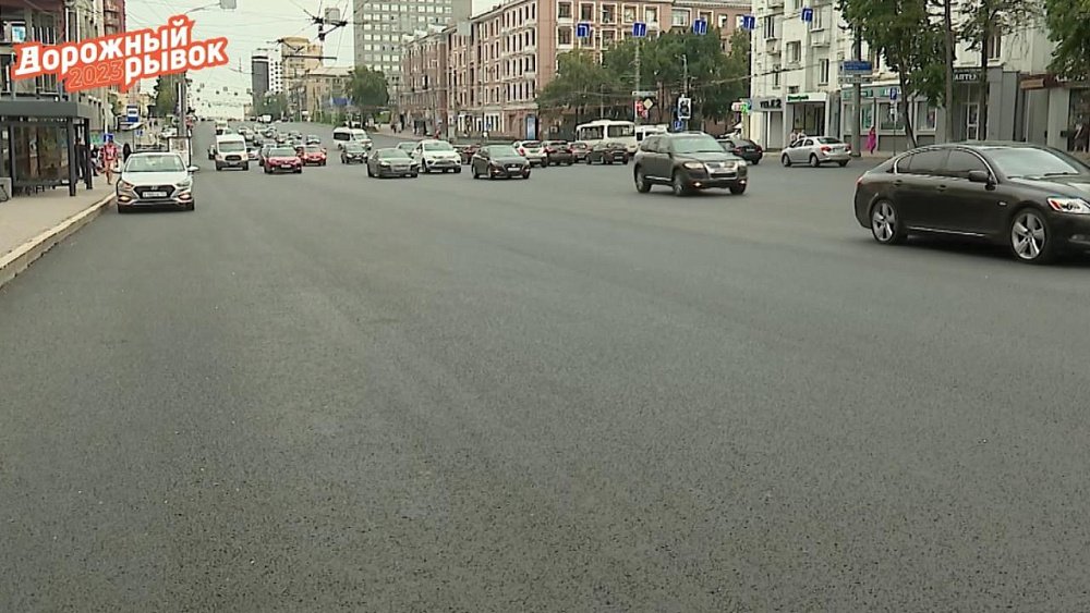 В Челябинске заасфальтировали главную улицу