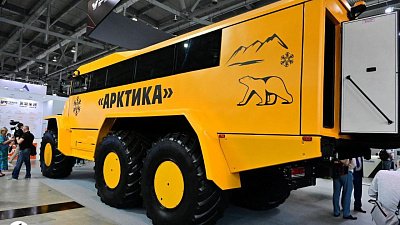  Миасский завод «Урал» показал на «Иннопроме» арктический автобус и электрический мусоровоз