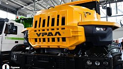  Миасский завод «Урал» показал на «Иннопроме» арктический автобус и электрический мусоровоз