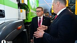  Миасский завод «Урал» показал на «Иннопроме» арктический автобус и электрический мусоровоз