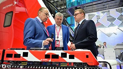 Алексей Текслер посетил «Иннопром-2023» в Екатеринбурге