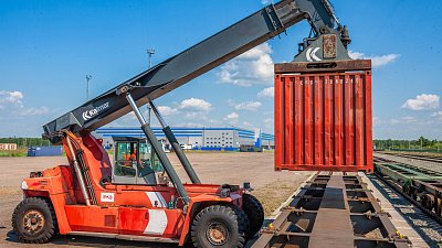 С ТЛК «Южноуральский» отправился первый контейнерный поезд на Ближний Восток