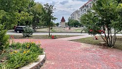 В Тракторозаводском районе Челябинска к августу закончат реконструкцию сквера с башней