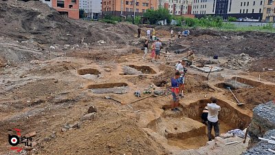 На стройплощадке высотки на улице Пушкина в Челябинске нашли землянки и монеты 17 века