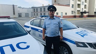 Сотрудник ГИБДД помог пассажирам сломавшегося под Миассом автобуса