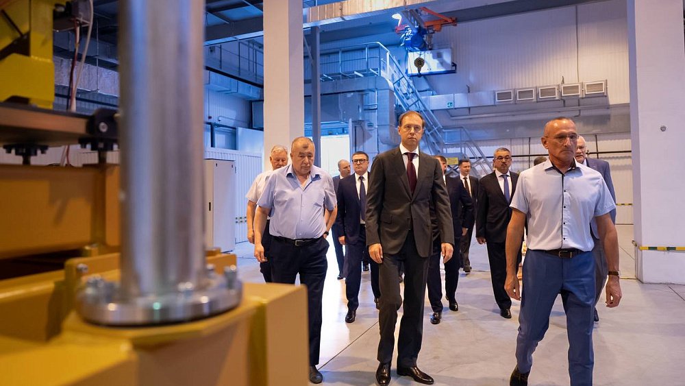 Денис Мантуров оценил разработки ядерного центра в Снежинске