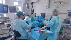 Челябинские онкологи удалили через рот опухоль гортани в ходе прямого эфира