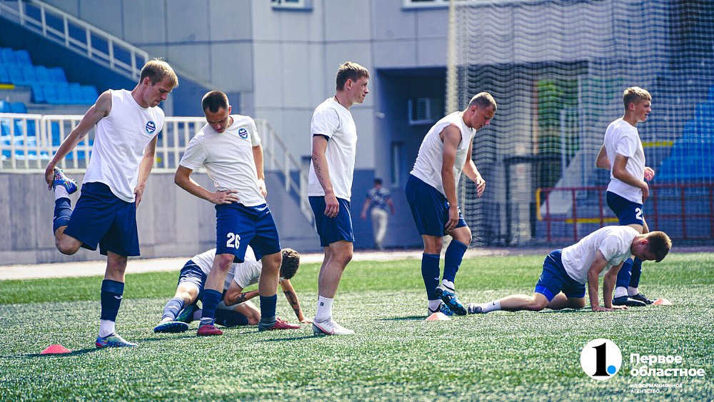 «Работаем над тактикой и „химией“» — футболисты «Челябинска» готовятся к старту нового сезона