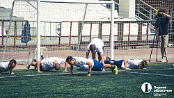 «Работаем над тактикой и „химией“» — футболисты «Челябинска» готовятся к старту нового сезона