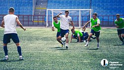 «Работаем над тактикой и „химией“» — футболисты «Челябинска» готовятся к старту нового сезона