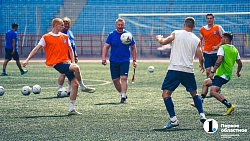 «Работаем над тактикой и „химией“» — футболисты «Челябинска» готовятся к старту нового сезона