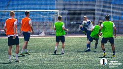 «Работаем над тактикой и „химией“» — футболисты «Челябинска» готовятся к старту нового сезона