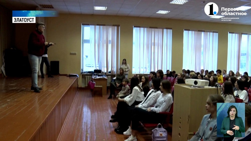 Дети из ДНР и ЛНР подарят защитникам Отечества ножи со златоустовской гравюрой