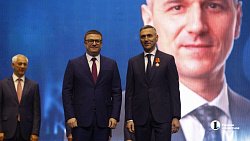 Алексей Текслер вручил госнаграды сотрудникам Магнитогорского металлургического комбината