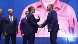 Алексей Текслер вручил госнаграды сотрудникам Магнитогорского металлургического комбината