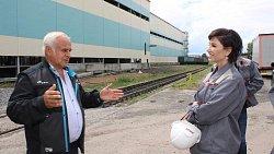 Ирина Текслер вручила награды лучшим сотрудникам Ашинского металлургического завода