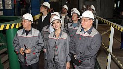 Ирина Текслер вручила награды лучшим сотрудникам Ашинского металлургического завода