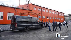 Алексей Текслер открыл новую ледовую арену в Сатке и пообщался с производственниками