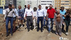 Алексей Текслер раскритиковал строителей из-за полугодового простоя на новой челябинской школе