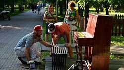 В Челябинске установили первое уличное фортепиано