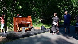 В Челябинске установили первое уличное фортепиано