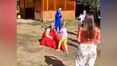 В Чебаркуле отец, вернувшийся с СВО, сделал сюрприз для дочери