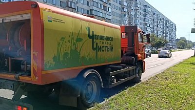 В Челябинске очищают ливневые канализации