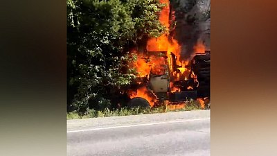 В Челябинской области на трассе загорелся лесовоз