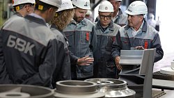 В Челябинске помощнику президента РФ продемонстрировали криогенные испытания