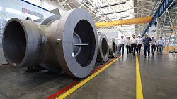 В Челябинске помощнику президента РФ продемонстрировали криогенные испытания