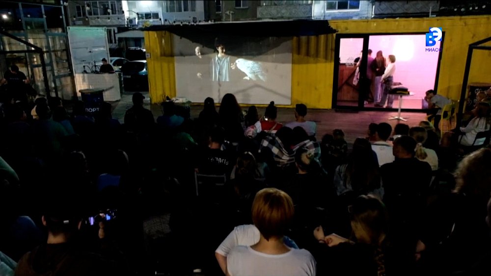 В Миассе показывают фильмы под открытым небом