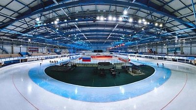 Лед в челябинском дворце спорта «Уральская молния» залили под музыку Вивальди