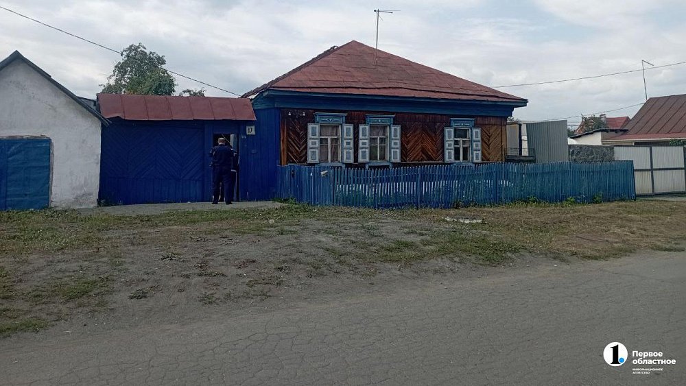 Жители челябинского  поселка рассказали о матери мужчины, удерживавшего пленницу 14 лет в частном доме