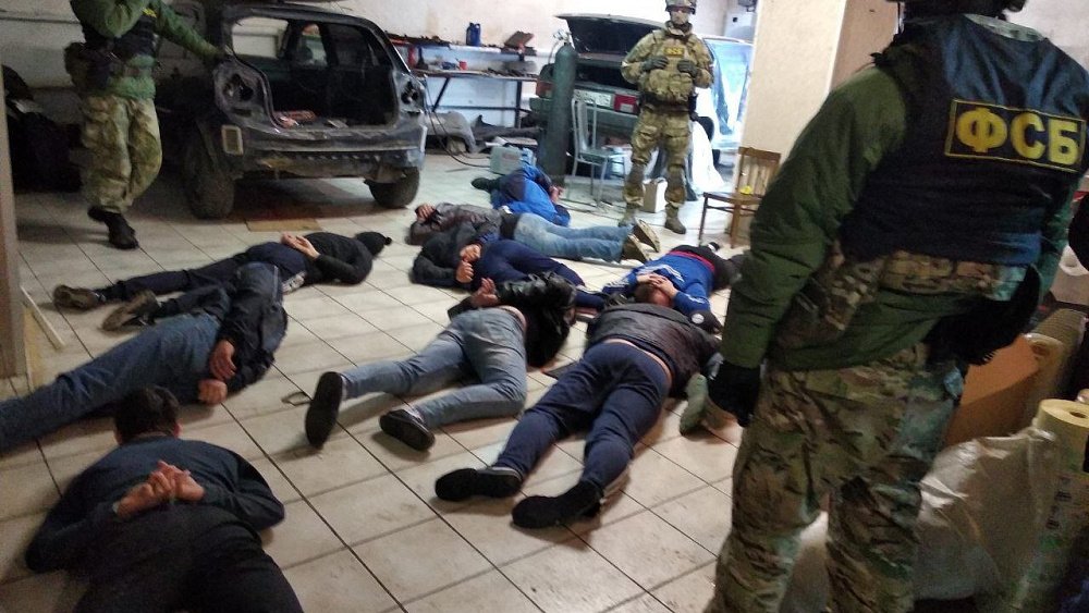 Пятерых южноуральских вымогателей отправили за решетку