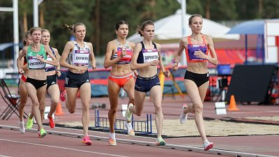 На чемпионате России по легкой атлетике в Челябинске разыгран первый комплект медалей