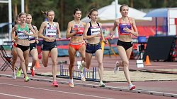 На чемпионате России по легкой атлетике в Челябинске разыгран первый комплект медалей