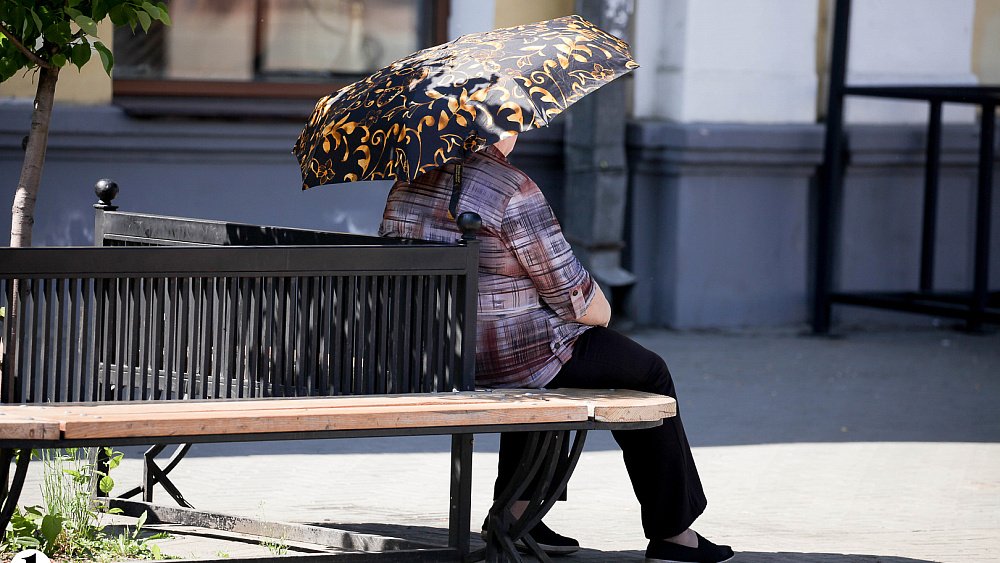 В Челябинске обещают жаркую погоду и небольшой дождь в выходные